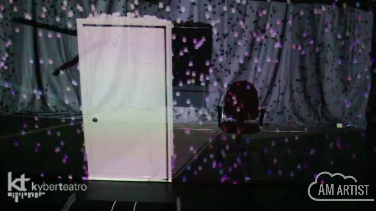 Suspended scenographies at the KyberTeatro